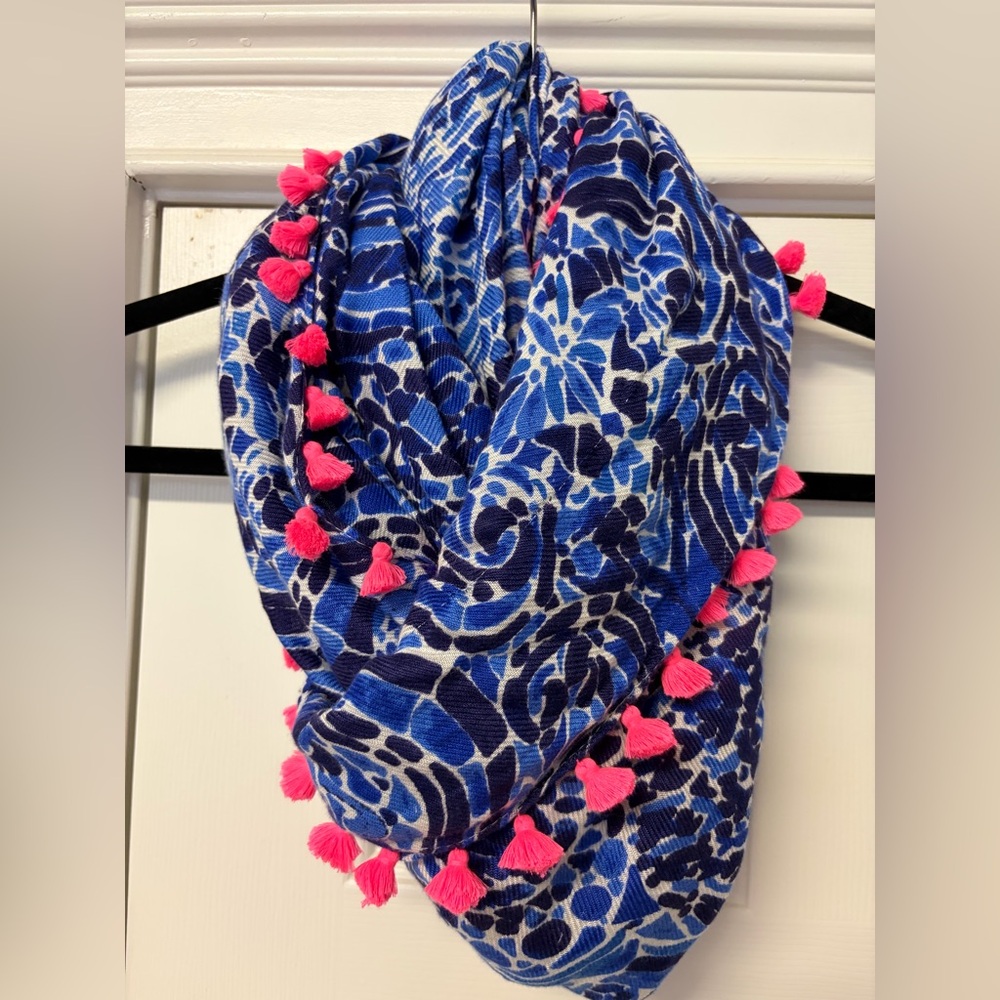 Lilly Pulitzer Resort Infinity Loop Scarf in “Swizzle In Taverna Tile”